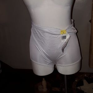 Nwt Bali brand style 2142 sz 6 Underpants